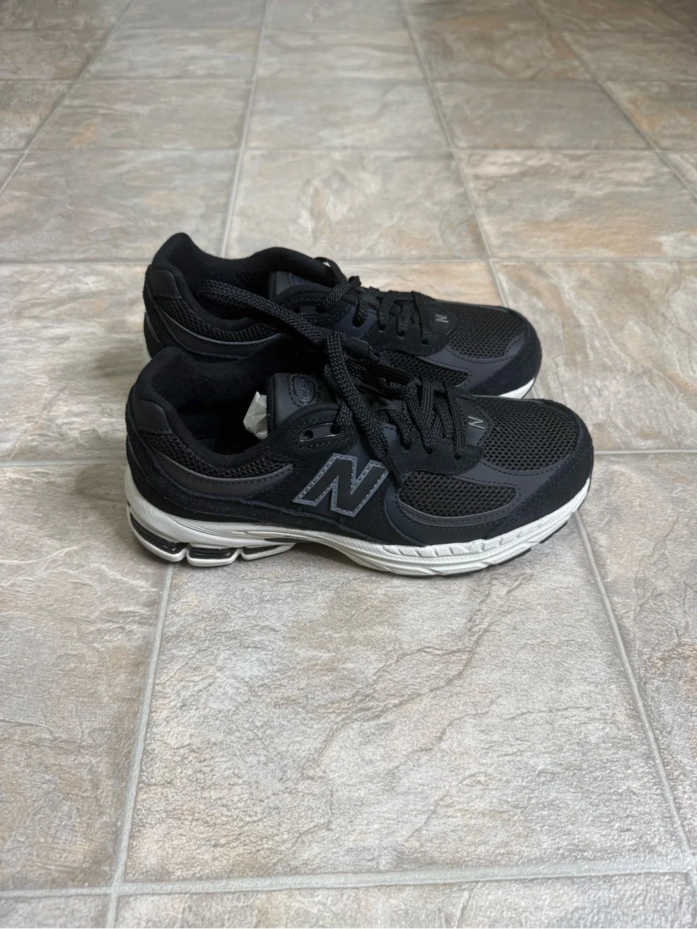 New Balance 2002R Black GS Shoe Size 4.5Y Black GC2002BK NWT